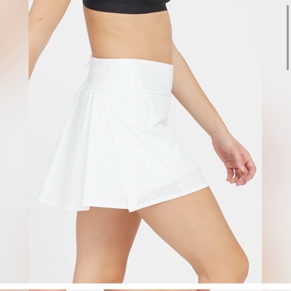 SPANX shape Get Moving 14" Skort‎ white Activewear Skort- Size Medium - Picture 1 of 11